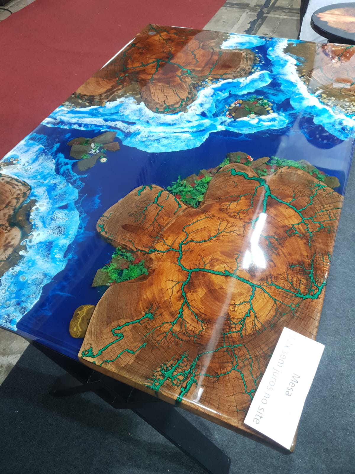 Mesa em resina efeito mar