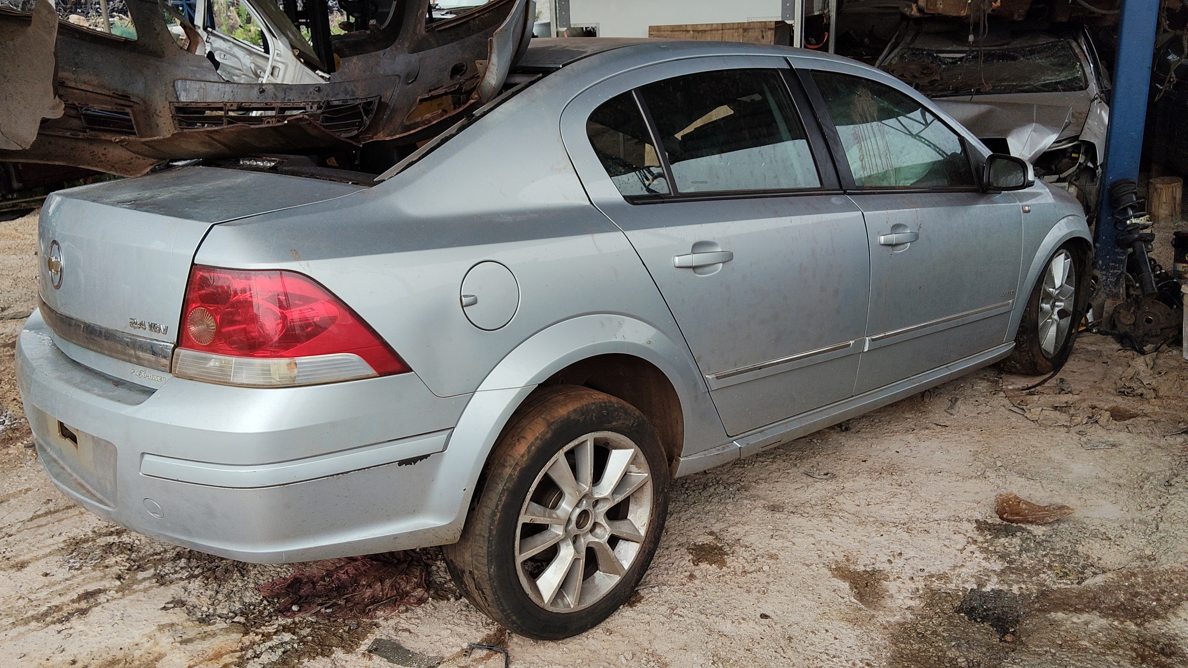 Venda de peças automotivas usadas. Sucatas com procedência, baixadas no Detran com documentação completa.