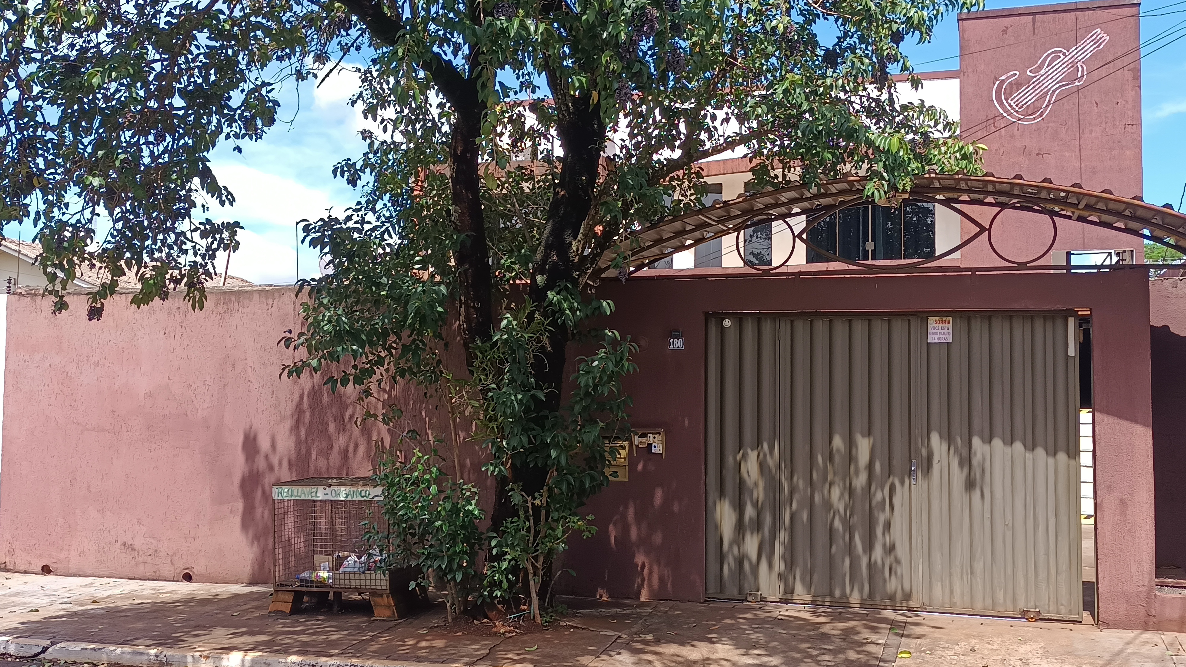 ALUGUEL DE KITINETE MOBILIADA (Solteiro ou Casal)